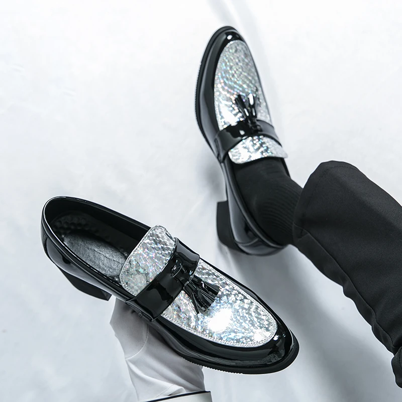 

Мужские лоферы на высоком каблуке с острым носком и кисточками, официальная обувь, модная деловая повседневная обувь