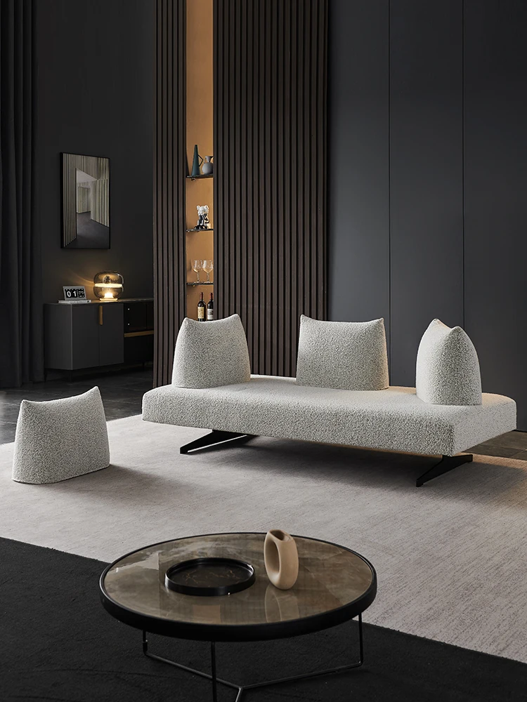 Sofá dupla face com chifre de vaca, sala