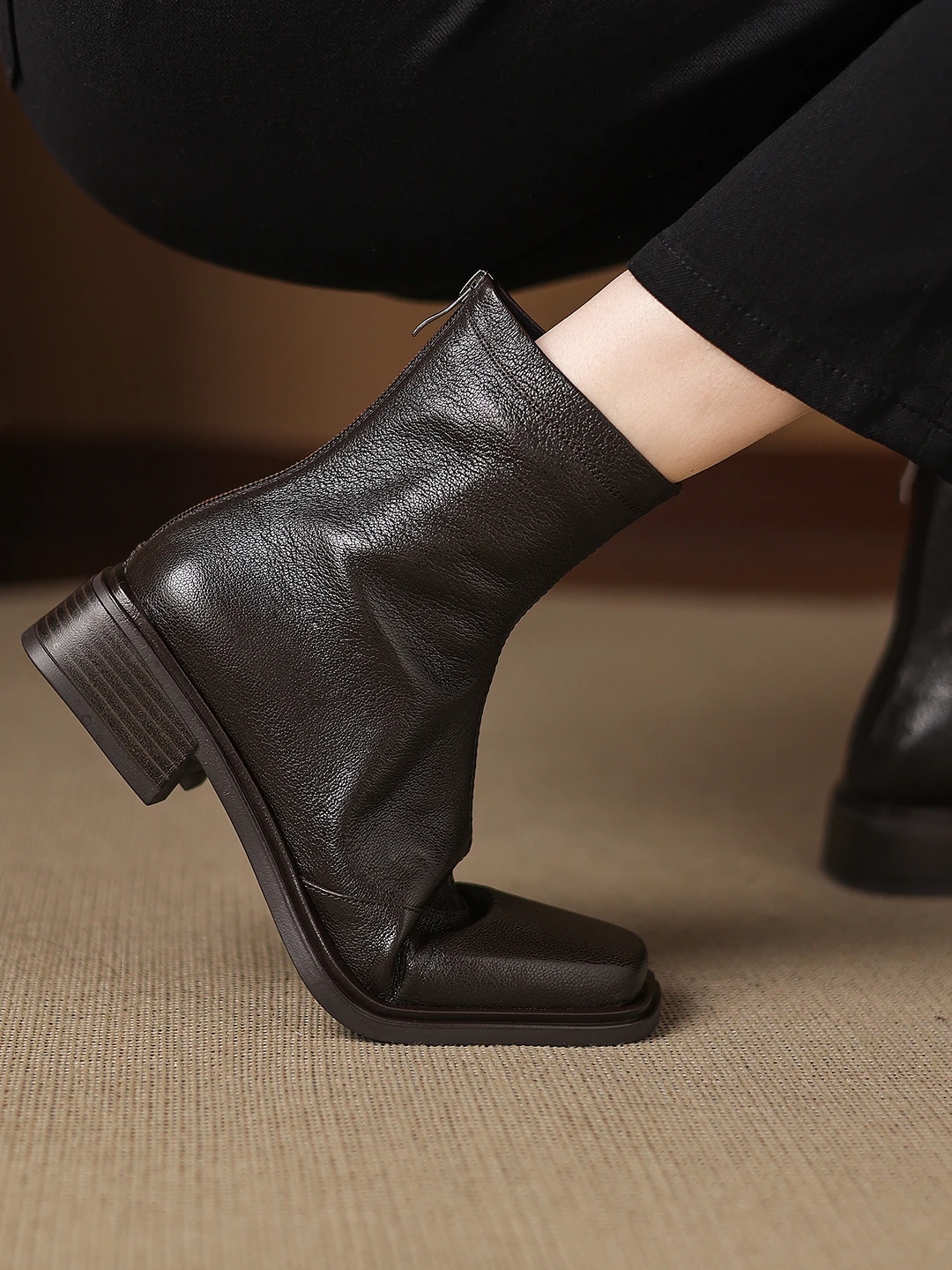 

Ультрамягкие кожаные короткие ботинки для женщин на плоской подошве, с мягкой подошвой, осенне-зимние модные ботинки в британском стиле, с коротким мехом, на молнии