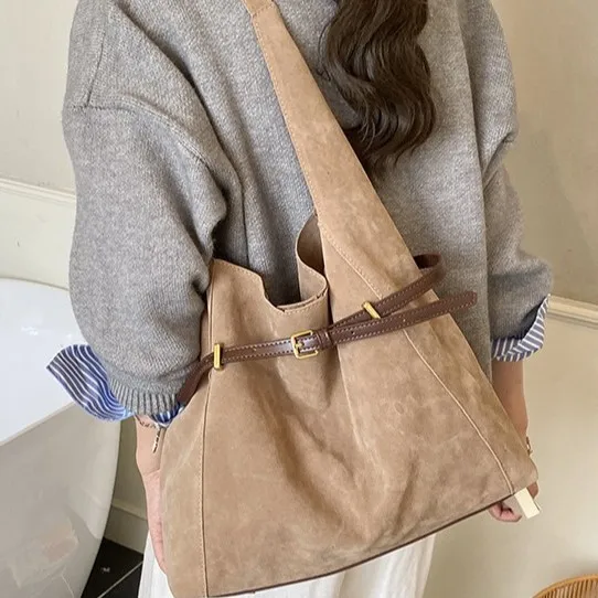 

Винтажная просторная большая сумка 2025 года, универсальная женская сумка через плечо для пригородных поездок, модный рюкзак, минималистичная сумка через плечо «день-ночь»