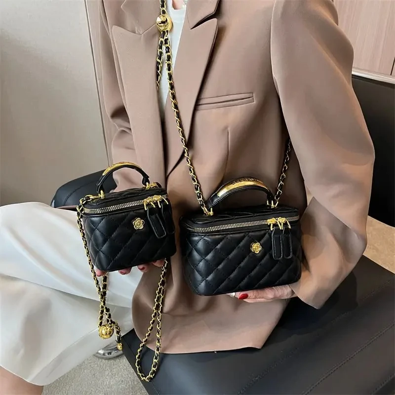 

Stylish Commuter Women's High Quality Adjustable Chain Shoulder Bag Diamond-shaped Crossbody Bag Chain Bucket Bag