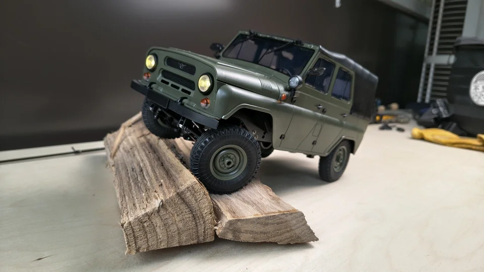 WPL C94 UAZ-469 1:12 Scale RC Off-Road Car, Simulation Remote Control Truck, All-Terrain Climbing Vehicle Model Toy for Boys