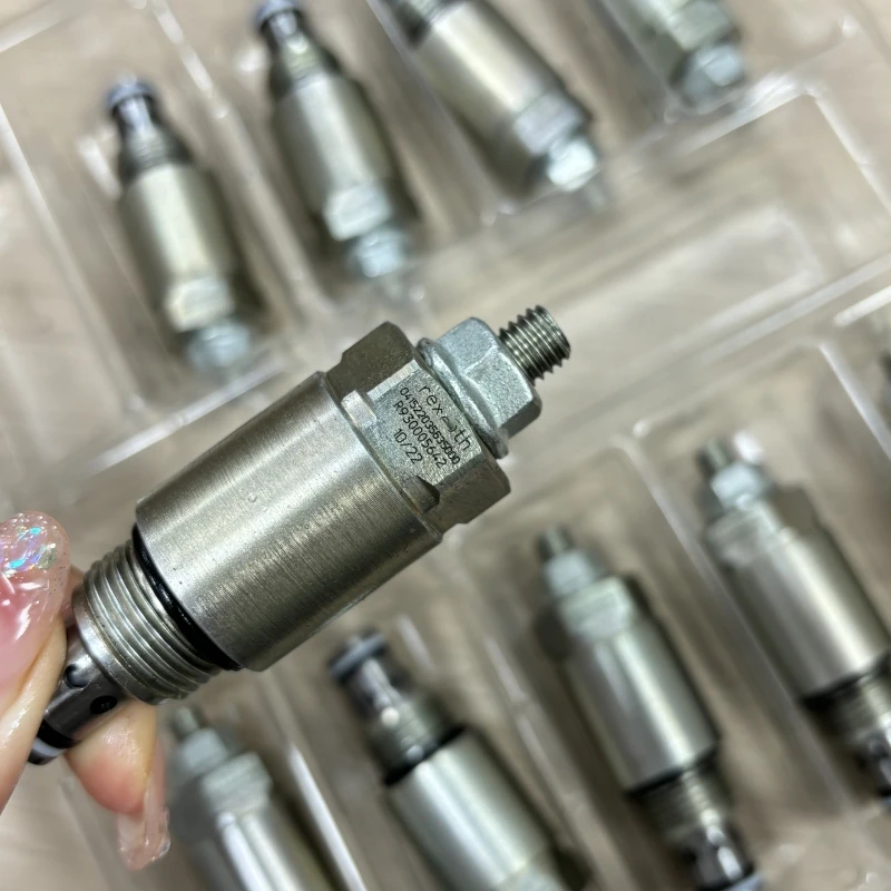 

Совершенно новый оригинальный электромагнитный клапан 4WE10D5X/EG24N9K4/M R901278760