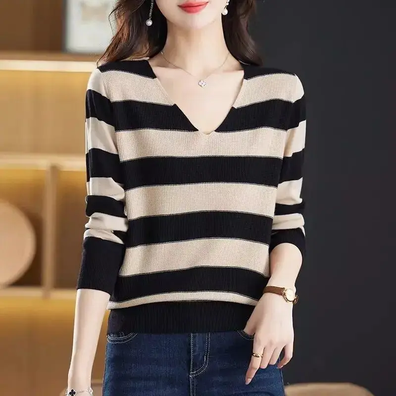 Temperament Simple Fashion New Loose Slim Look Thin V-neck Long Sleeved Sweater Women\'s Patchwork Hollow Out Striped Knitted Top