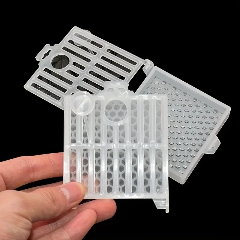 

4/6pcs Beekeeping Cage Bee Moving Cage Bee Catcher Cage Plastic Rearing Transport Cage Tool Beekeeping Accessory