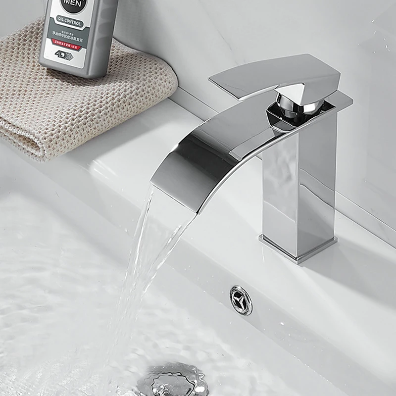 Rubinetto a cascata in acciaio inossidabile SUS304 cromato lucido rubinetto da appoggio per bagno nero/cromato rubinetto moda