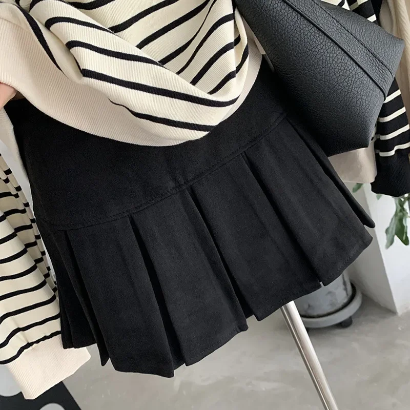 Oumale لون نقي من جلد الغزال تنورة صغيرة المرأة الخريف جديد الكورية نمط التخسيس مكافحة الضوء مطوي تنورة قصيرة ألف خط