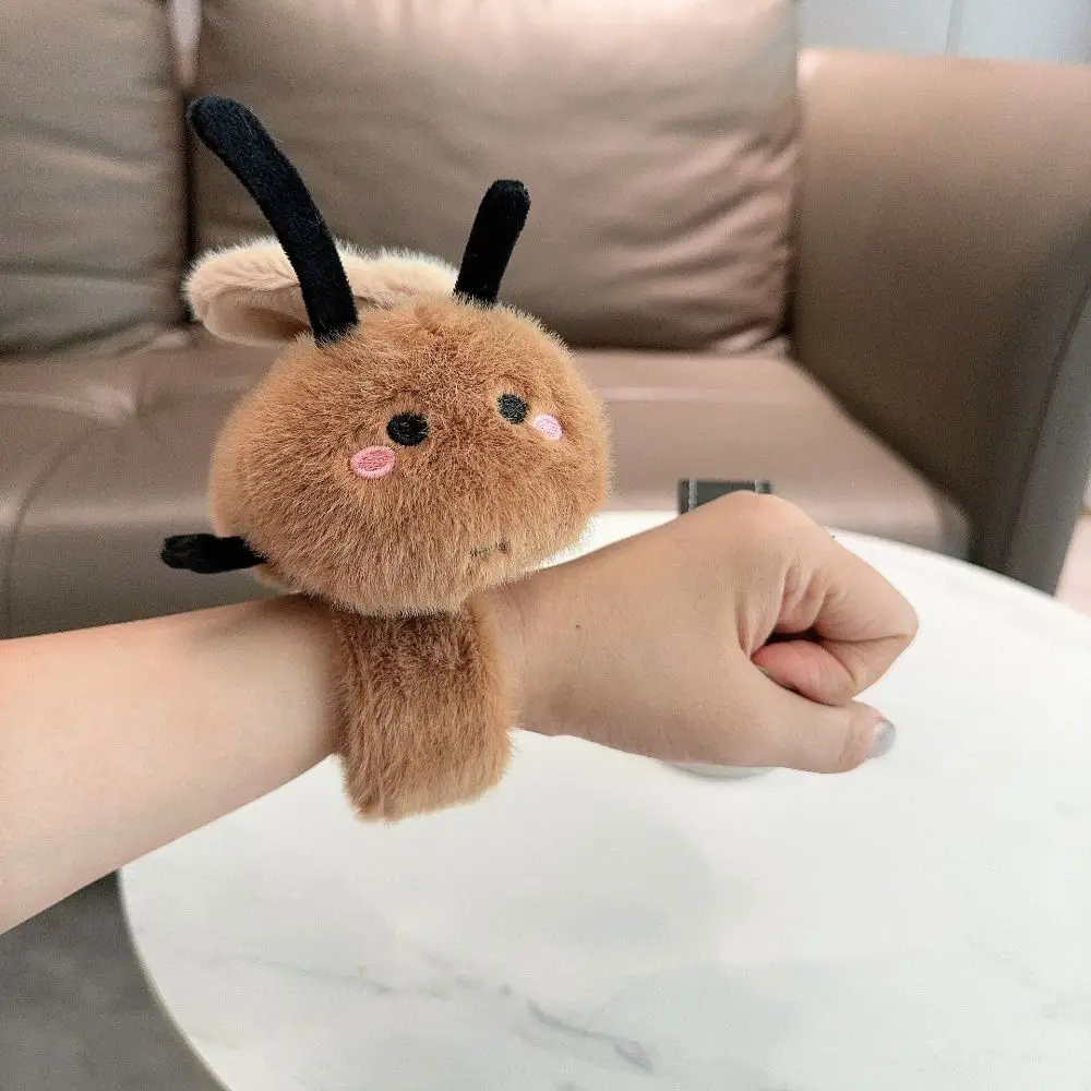 Simulation Slap Bracelet Series Pull line Vibrating Wings Plush Doll Slap Bracelet Wrist Style Soft Cockroach Plush Wrist Band