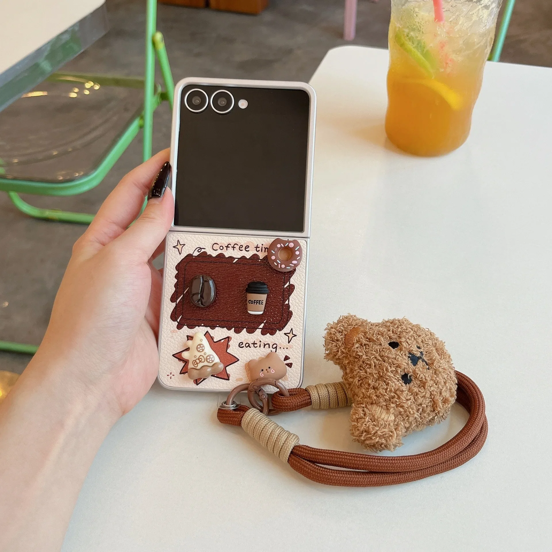 

Brown Bear Pendant Phone Case for Samsung Galaxy Z Flip 7 6 5 4 Protective Back Cover for ZFlip5 ZFlip6 ZFlip7 Case Shell