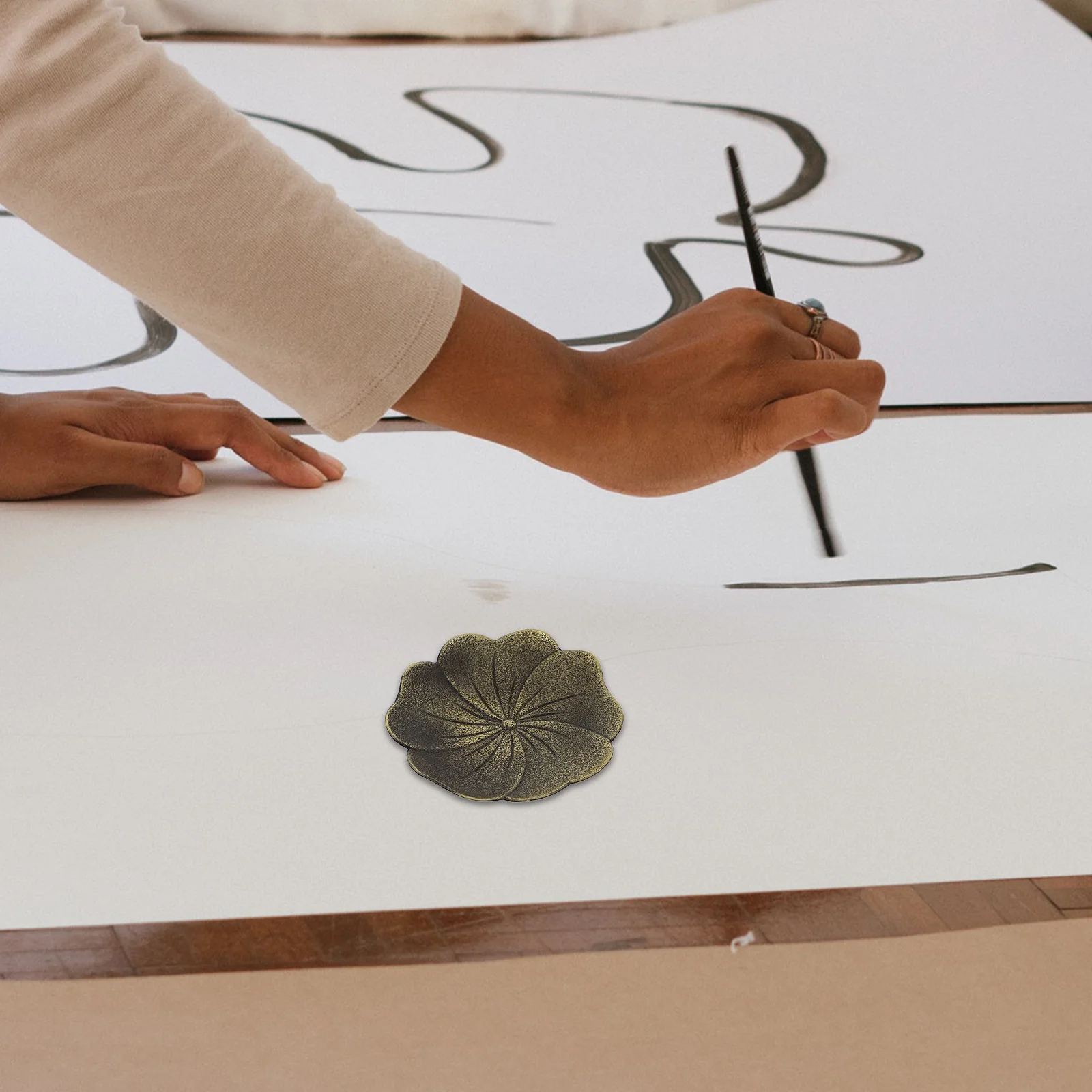 

Chinese Calligraphy Inkstone Metal Bronze Cherry Blossom Pattern Ink Well Brush Holder for Ink Mixing Practice Traditional