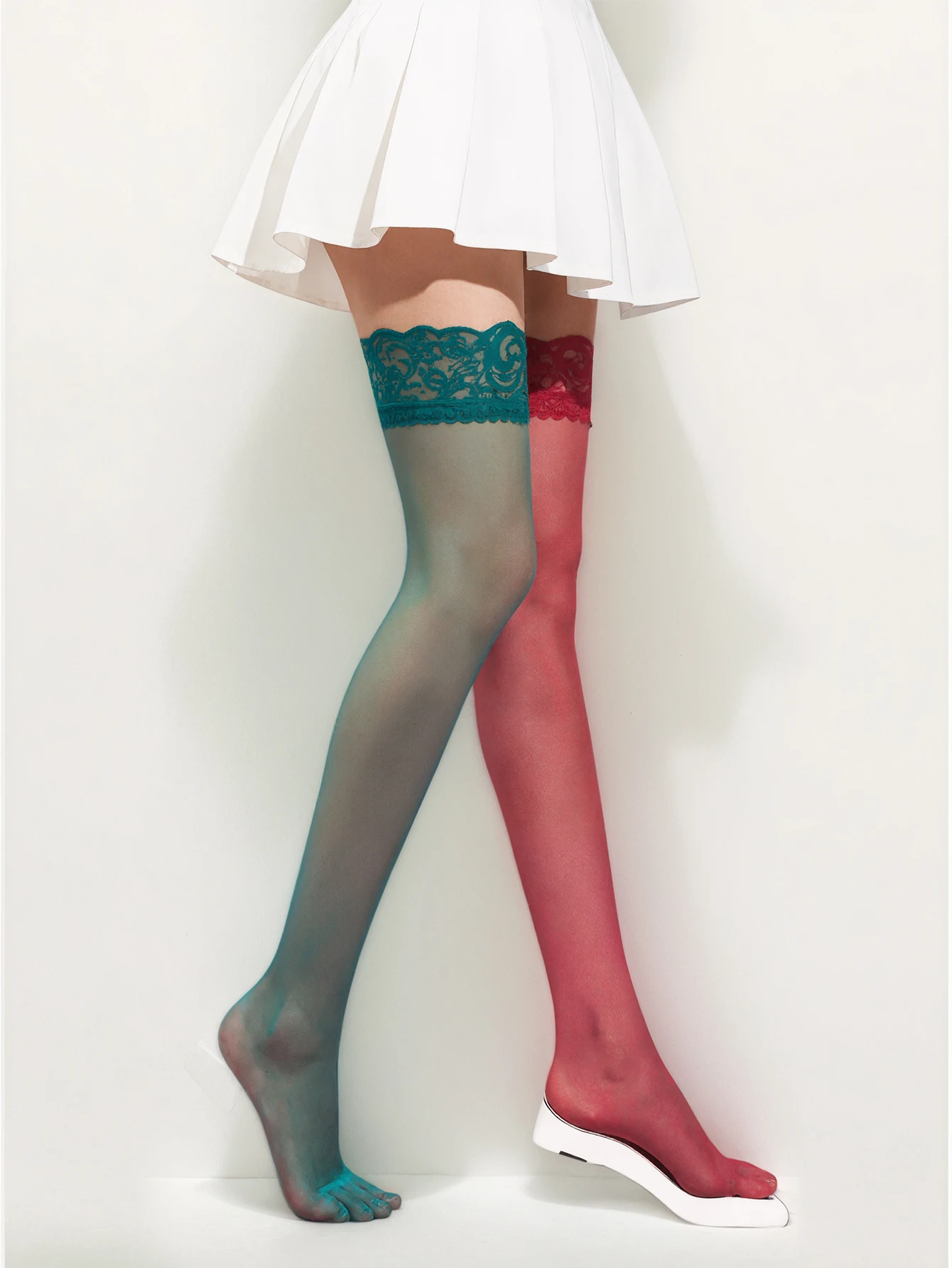 جوارب صيفية متوسطة الطول من الحرير الجليدي باللون الأسود والدانتيل |   جوارب رفيعة على الطراز الكوري والياباني للفتيات ذات طابع شخصي