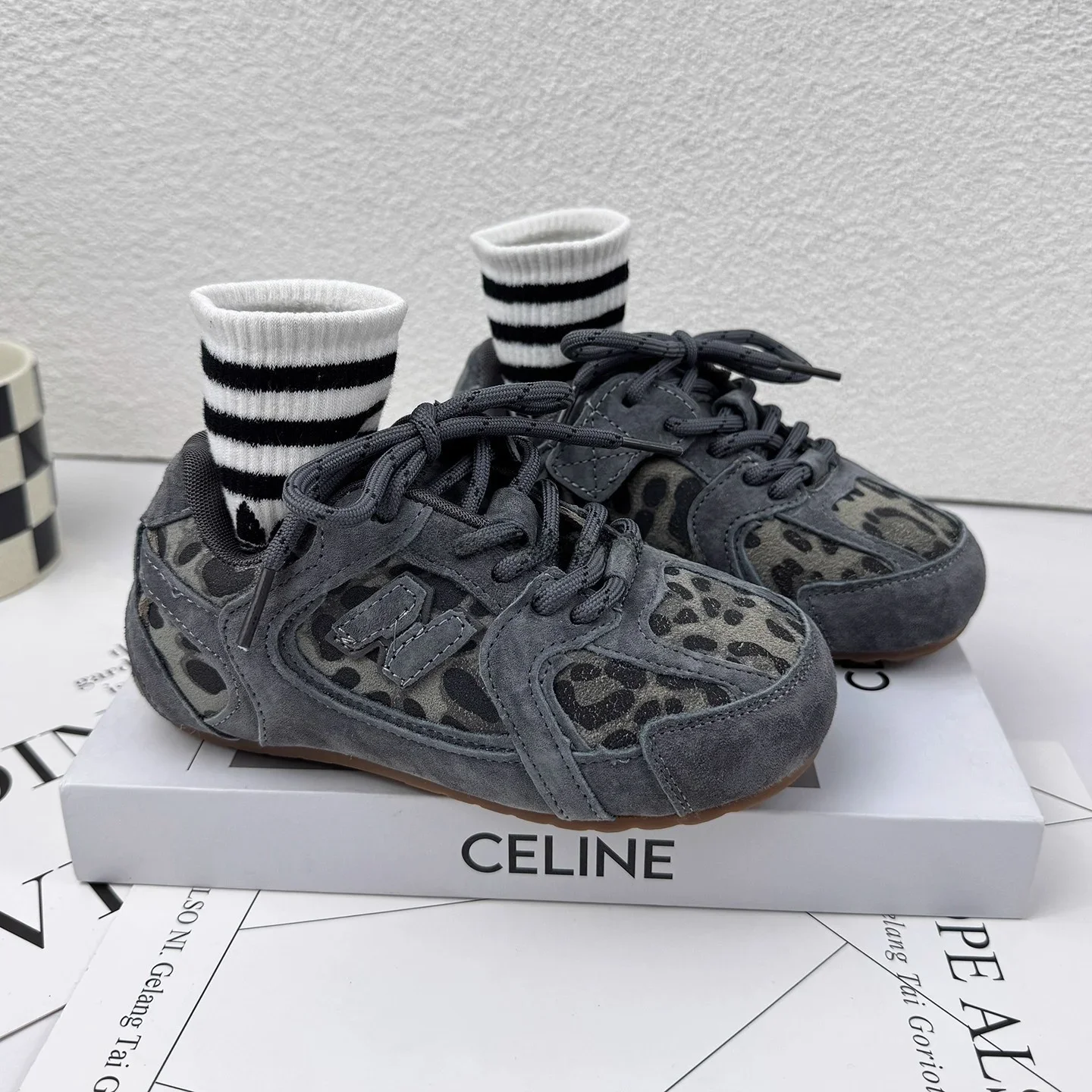 

Leather Leopard Print Girls Shoes Soft Bottom Baby Agan Shoes Large Children's Dequn Shoes Boys Sports Shoes Autumn New Style