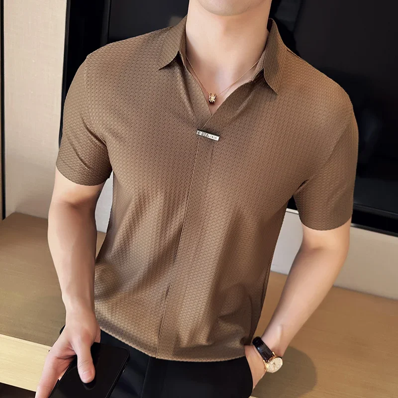 Herren-Poloshirt mit Waffelmuster, 2024, britischer Stil, Sommer, Eisseide, dünn, solide, lässig, elastisch, schmale Passform, kurzärmeliges T-Shirt, Herrenbekleidung