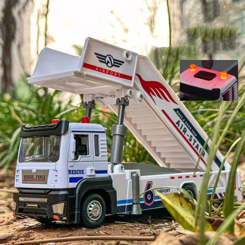 مقياس 1:32 ألعاب سيارات الصعود سبيكة دييكاست نماذج ضوء الصوت مكافحة الضباب شاحنة رذاذ سيارة التراجع المركبات الأولاد هدايا مثالية