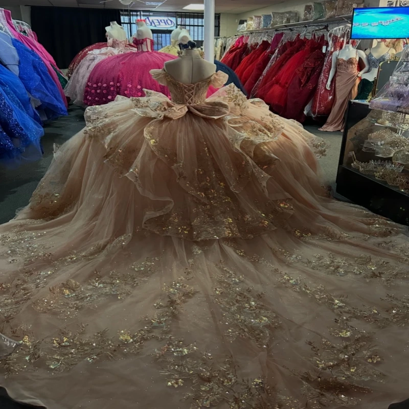 

Champagne Shiny Ball Gown Quinceanera Dresses Applique Lace Beading Crystal Bow Tull Corset Off Shoulder Sweet 16 Dress Vestidos