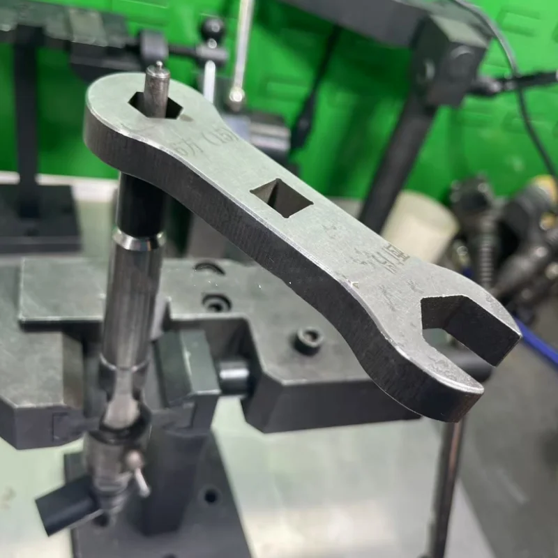 

Piezoelectric solenoid valve nozzle cap disassembly wrench, thickened element 2-in-1 injector wrench