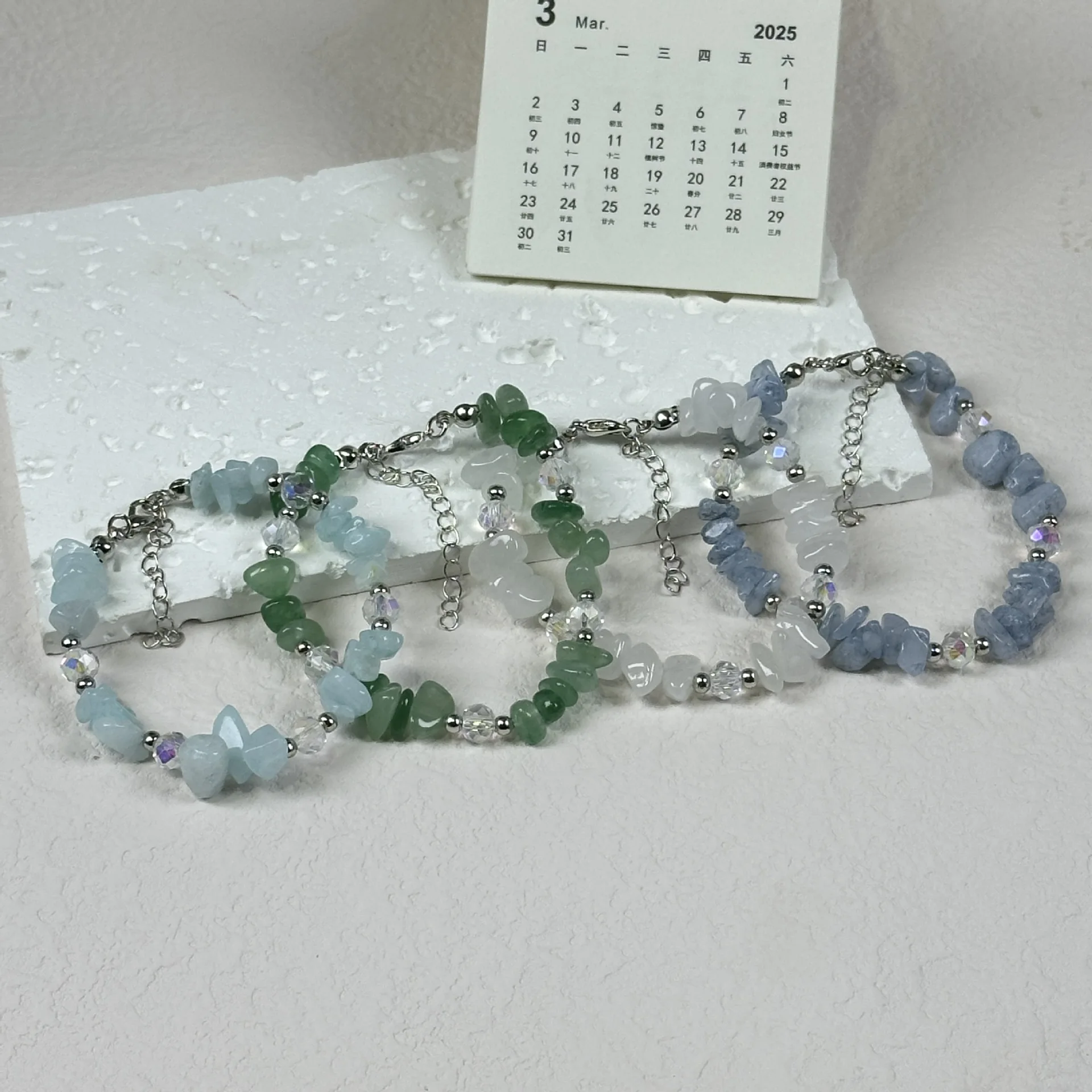 Fashionable Beach Vacation Style Crystal Fragment Bracelet for Women New Trendy Y2K Jewelry for Any Occasion