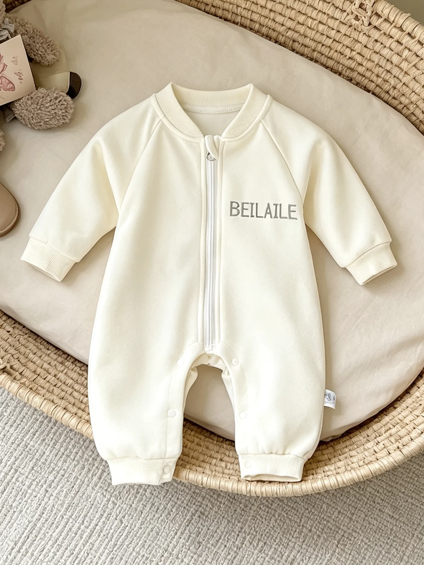 Newborn 3D-Winged Teddy Bear Cream-Colored Casual Long-Sleeve Zipper Romper for Baby Girls—Fall/Winter Outing Versatile Outfit