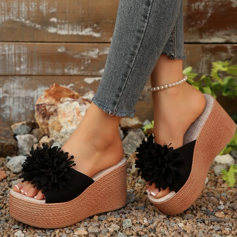 *Newly Arrived Round Toe Thick Sole Large Flower Modern Slippers for Women Fashionable Sexy Open Toed High Heeled Sandals