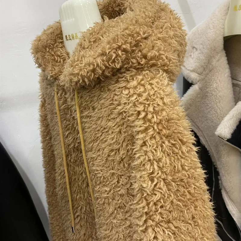 2024 Haining Fur Winter New Lamb Hair Coat Women's Little Bear Hooded Fur True Hair Short Coat