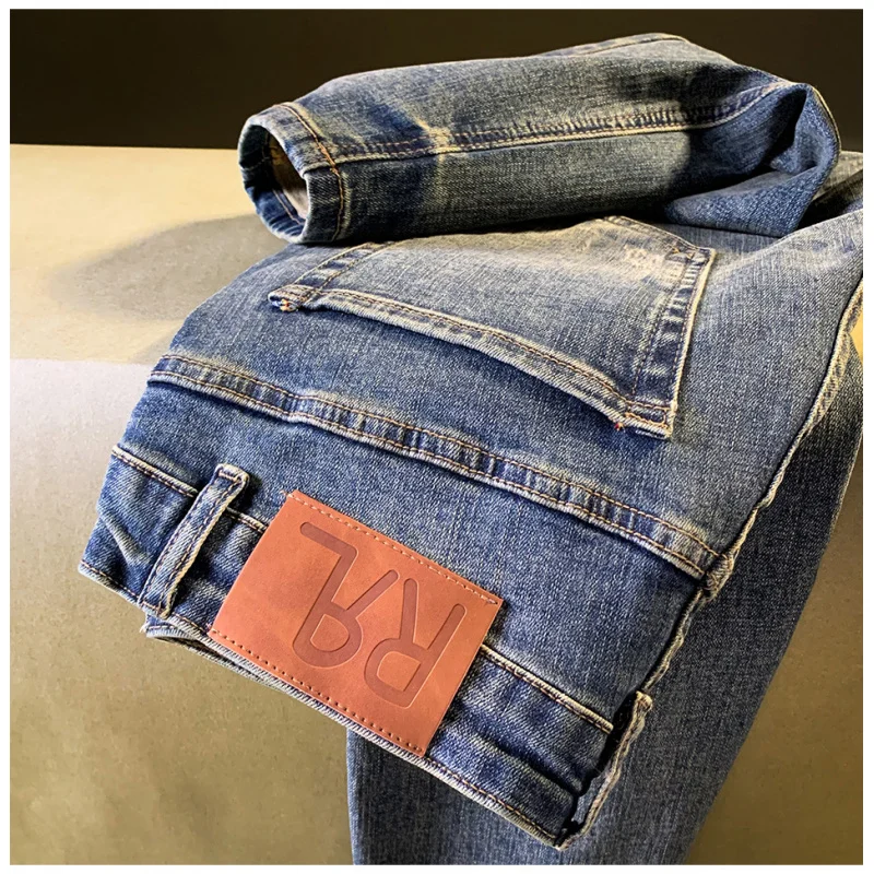 

Высококачественные мужские джинсы, осенний тренд 2021, повседневные облегающие эластичные брюки с маленькими штанинами, легкая роскошная модная мужская одежда