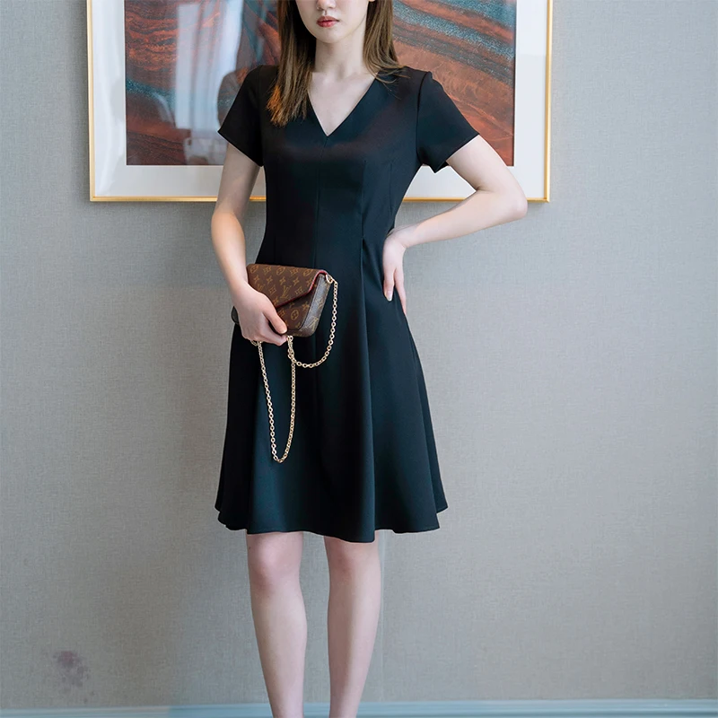 

Весна-Лето 2026: Элегантное женское платье А-силуэта с V-образным вырезом, коротким рукавом, средней талией, однотонное, из обычной ткани, для офиса и повседневной носки.