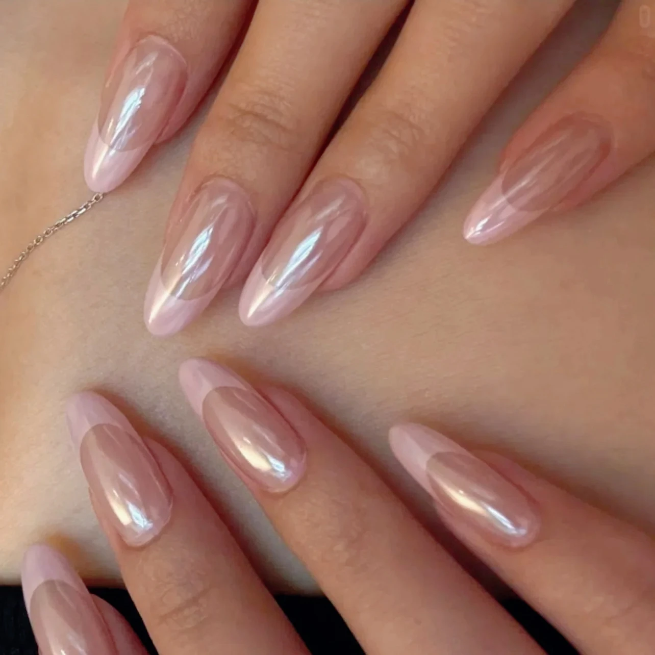 

French Simplicity Pearlescent Aurora Classic Pink Edge Almond False Nails Art Glitter Powder Pointed Fake Nails Press on Nails