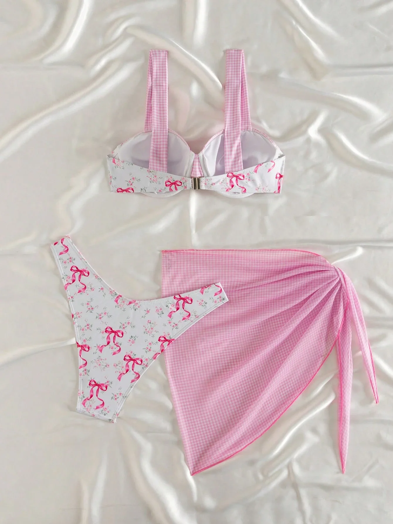 

Трехкомпонентный розовый комплект бикини в клетку с цветочным принтом, бюстгальтером на косточках и юбкой-накидкой