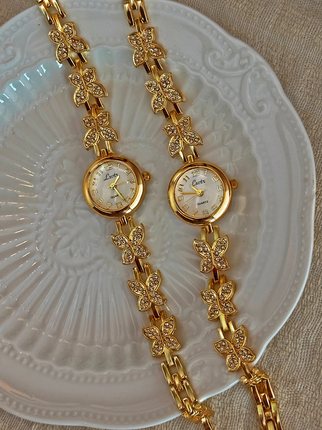1 Piece French Gold Inlaid Dazzling Rhinestone Butterfly-Shaped Women's Watch, Exquisite and Elegant, Stylish and High-End, Vintage Women's Bracelet-Style Quartz Watch, Suitable for Daily Wear, Parties, Holiday Decorations, or as a Birthday or Holiday Gift