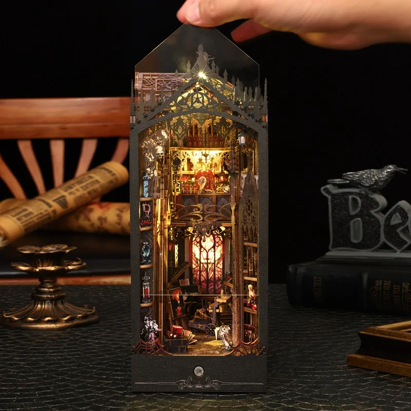 DIY Book Nook Drewniany miniaturowy zestaw modeli do składania Zamek Williama Puzzle 3D z lekką półką na książki Wystrój domu Przyjaciele Prezent świąteczny