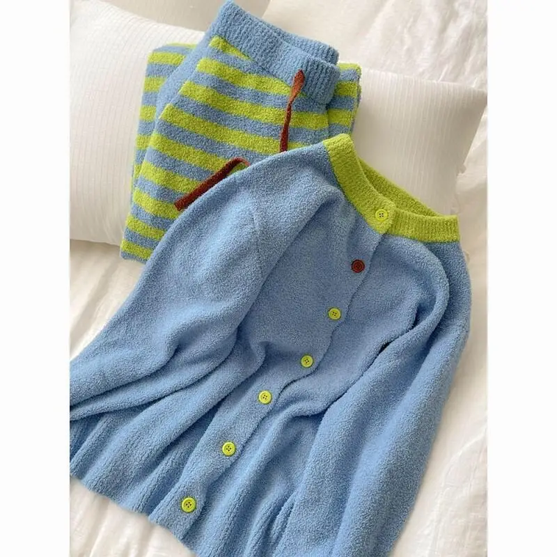 Conjunto de pijama tipo cárdigan de estilo coreano para mujer, ropa de dormir cálida de invierno de dos piezas, ropa de descanso Premium cómoda y acogedora para el hogar