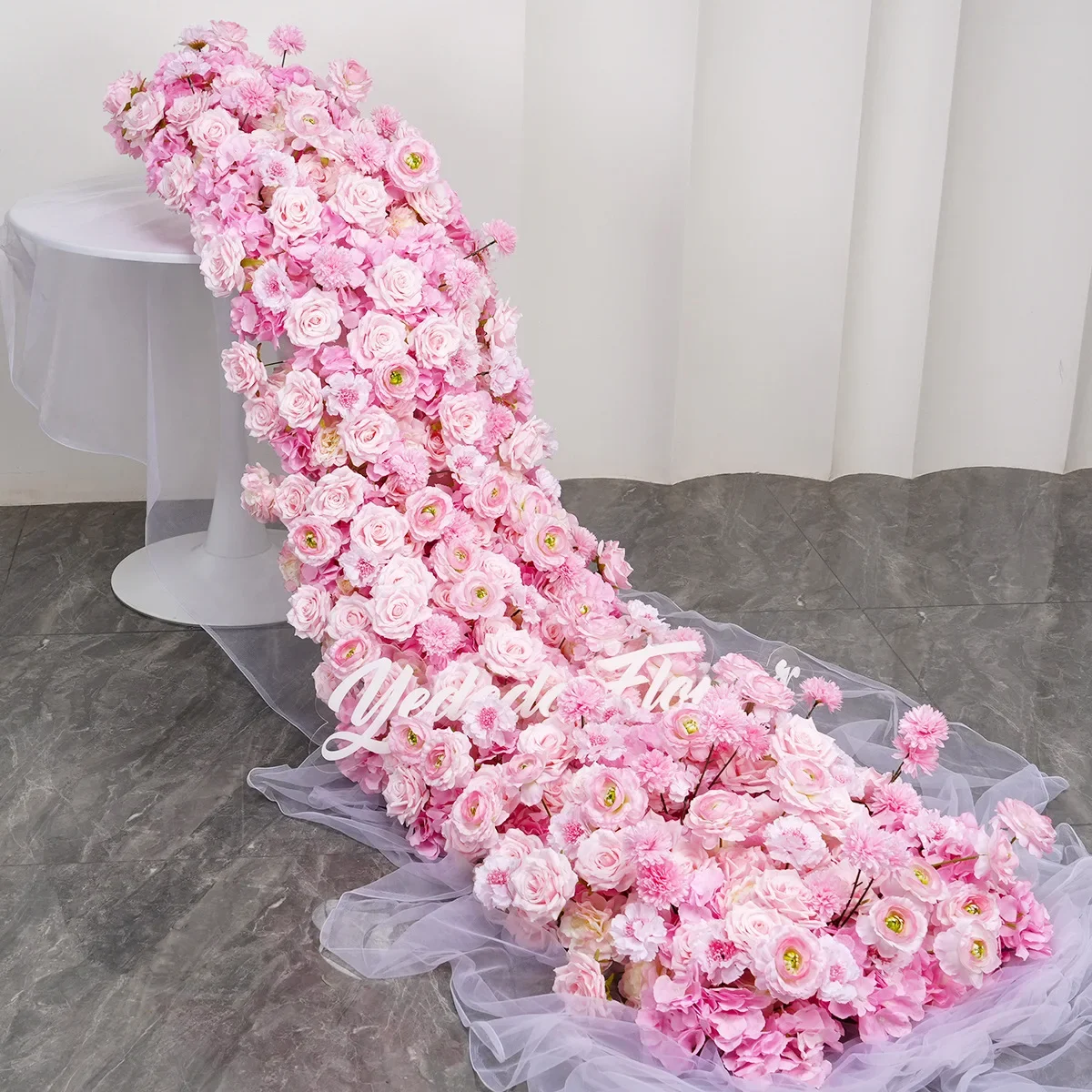 New simulation rose wall dining table arrangement long row of flowers exhibition hall window outdoor wedding decoration trailing