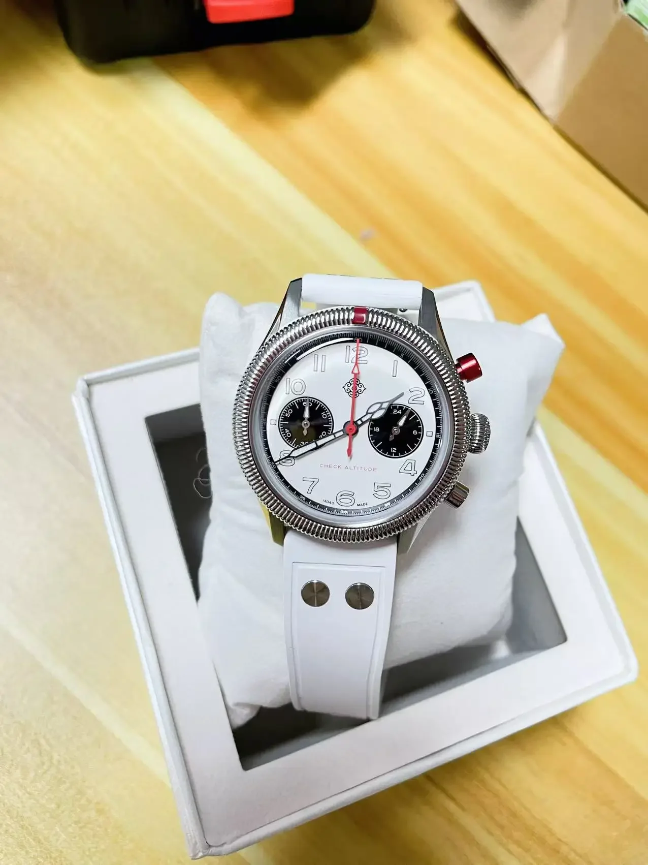 

Новинка 2023 года, IXDAO 39 мм, мужские кварцевые часы Pilot, серия Peregrine Falcon VK64, сапфировый спортивный хронограф из нержавеющей стали, 10 бар C3