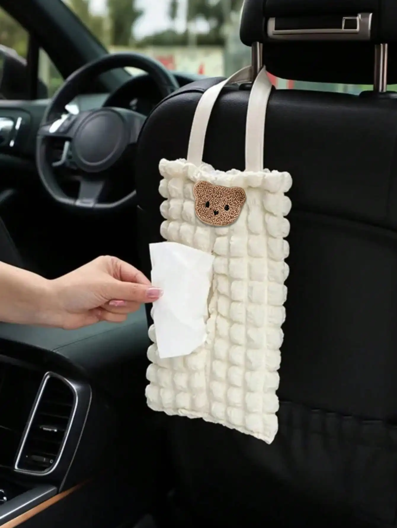 

Роскошная автомобильная коробка для салфеток Puff Grid Bear — мягкая стеганая ткань, двуфункциональный автоаксессуар (украшение и утилита).