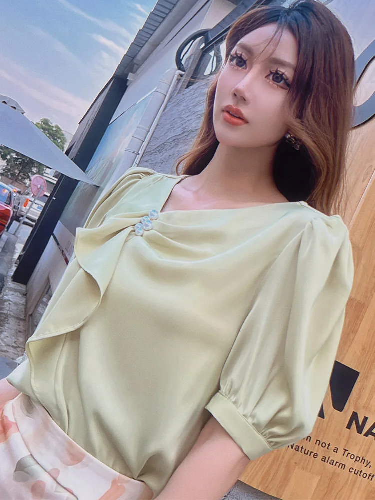 Dabuwawa Inclined Ruffled Blouses Women's 2023 Summer New Puff Sleeve Shirt Pearl Office Lady Top DM1BST053