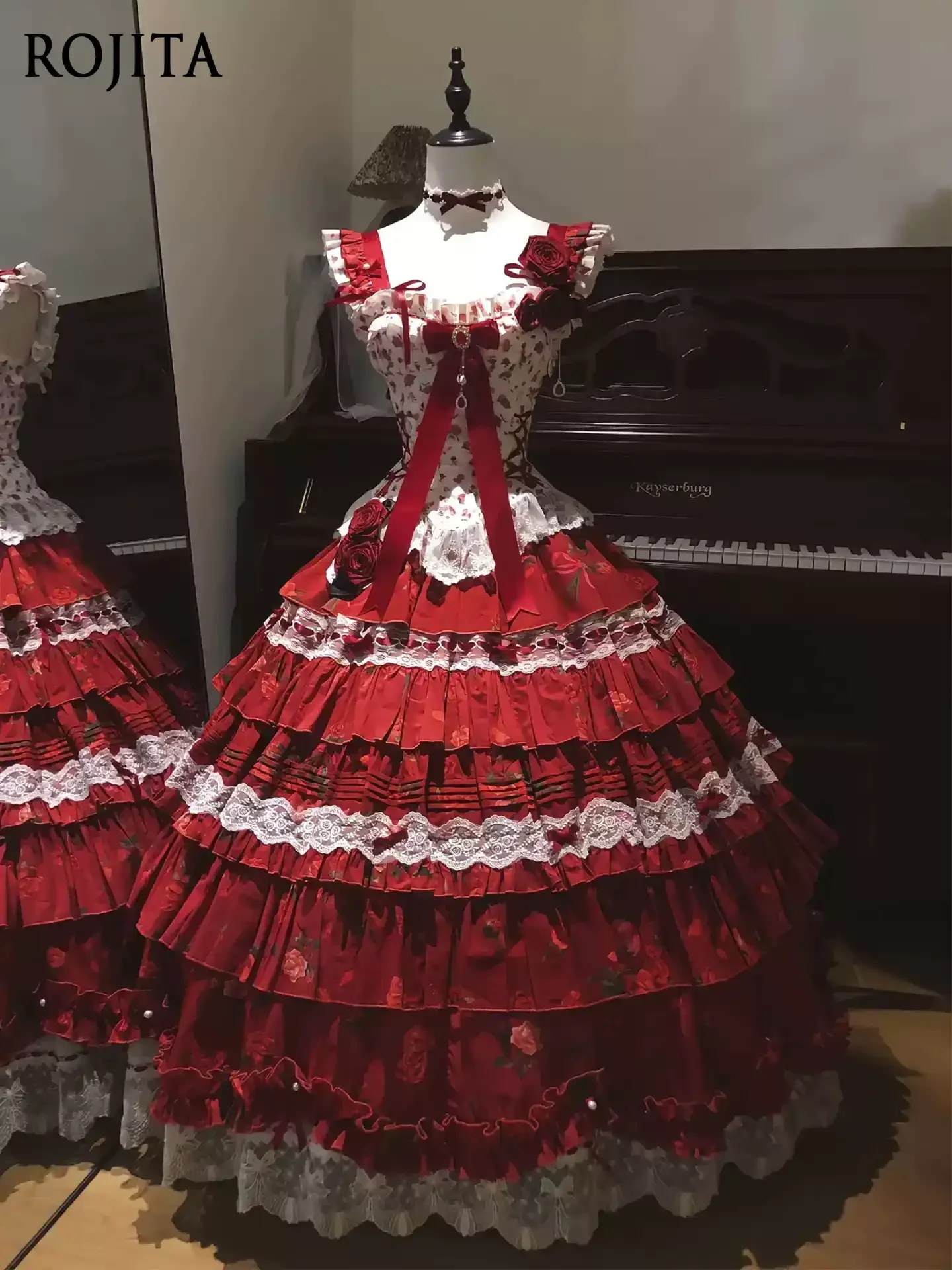 Modische Eleganz: Spitzen-Schleifen-Plissee-Rock mit Print im Lolita-Stil aus Baumwolle + Korsett mit Fischbeinverstärkung + Schleifen-Anstecknadel-Accessoire