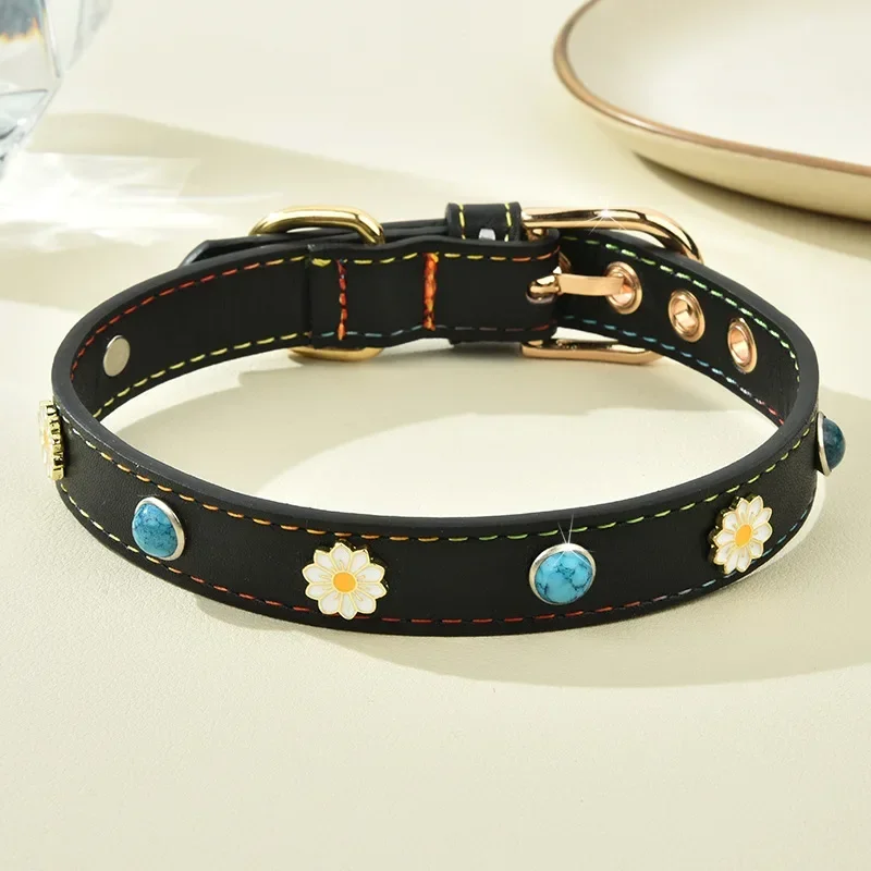 

Golden flower buckle turquoise achir leather collarbone collar, interesting collar, elegant and trendy
