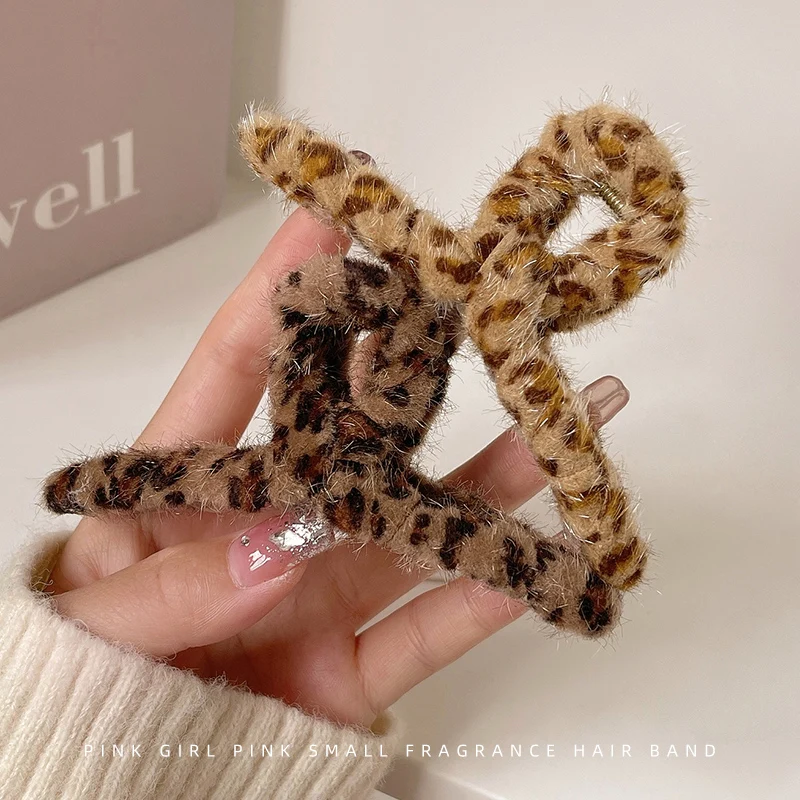 Fluffy Plush Faux Fur Big Crab Hair Claw Clips Women Girls Winter Ponytail Holder Hair Barrettes Clamps Hair Accessories Cheap