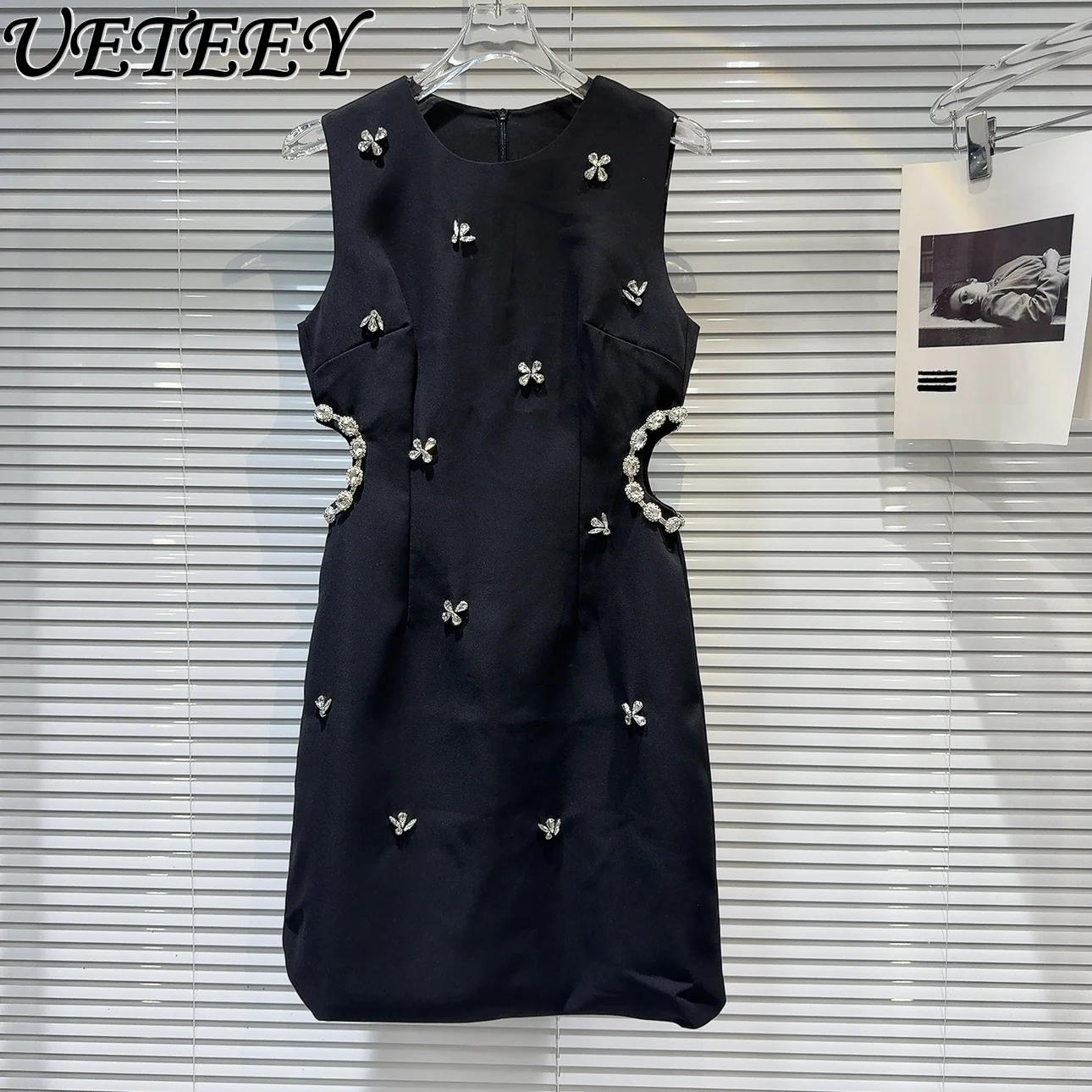 

Black O-neck Short Sleeveless Dress Summer New Celebrity Rhinestone Flower Beaded Waist-Baring Slim-Fit Graceful Shift Dresses