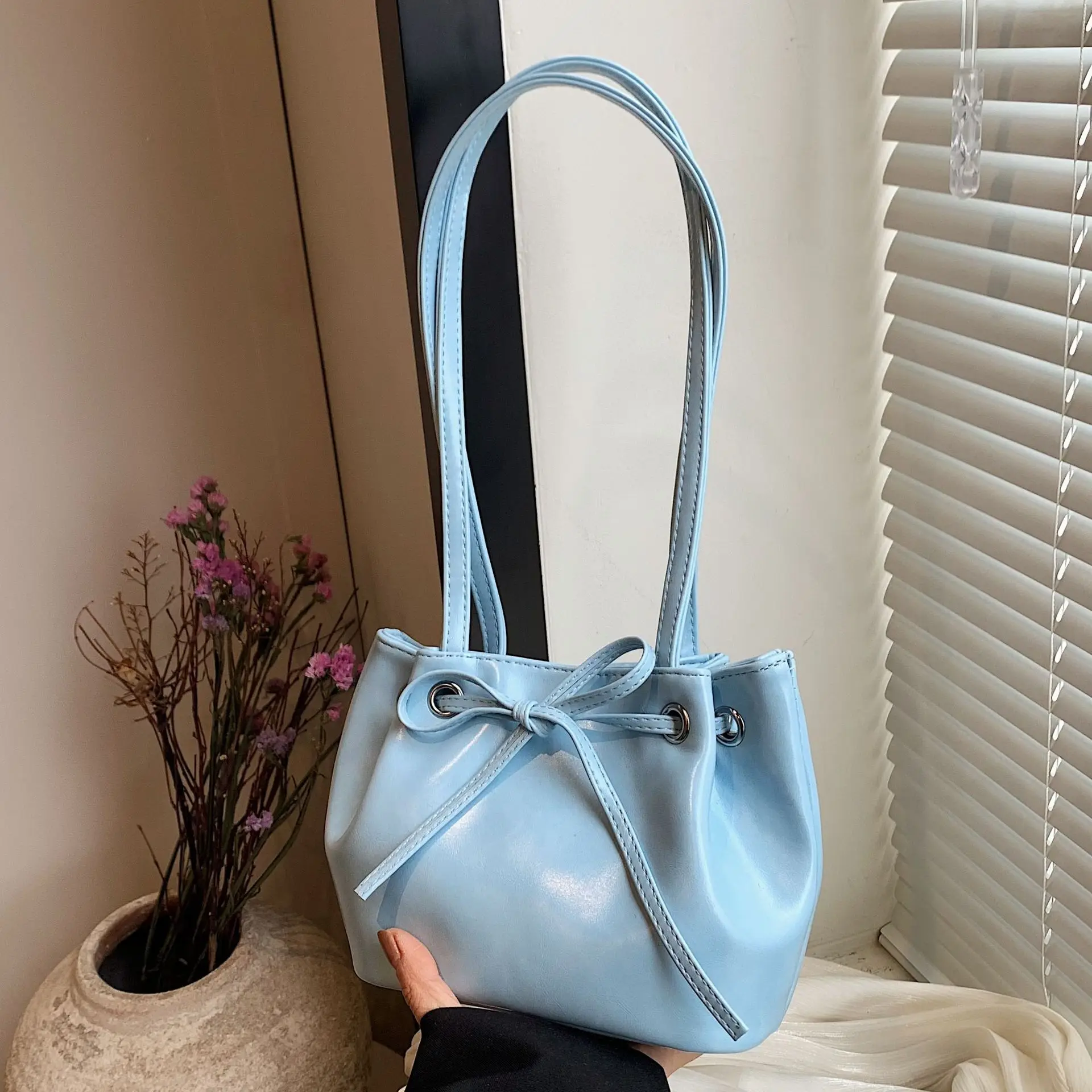 

Trendy Bucket Bag Bow Design Tote Handbags and Purses Women Shoulder Bags 2024 New Vegan Leather Ladies Casual Clutches Bag