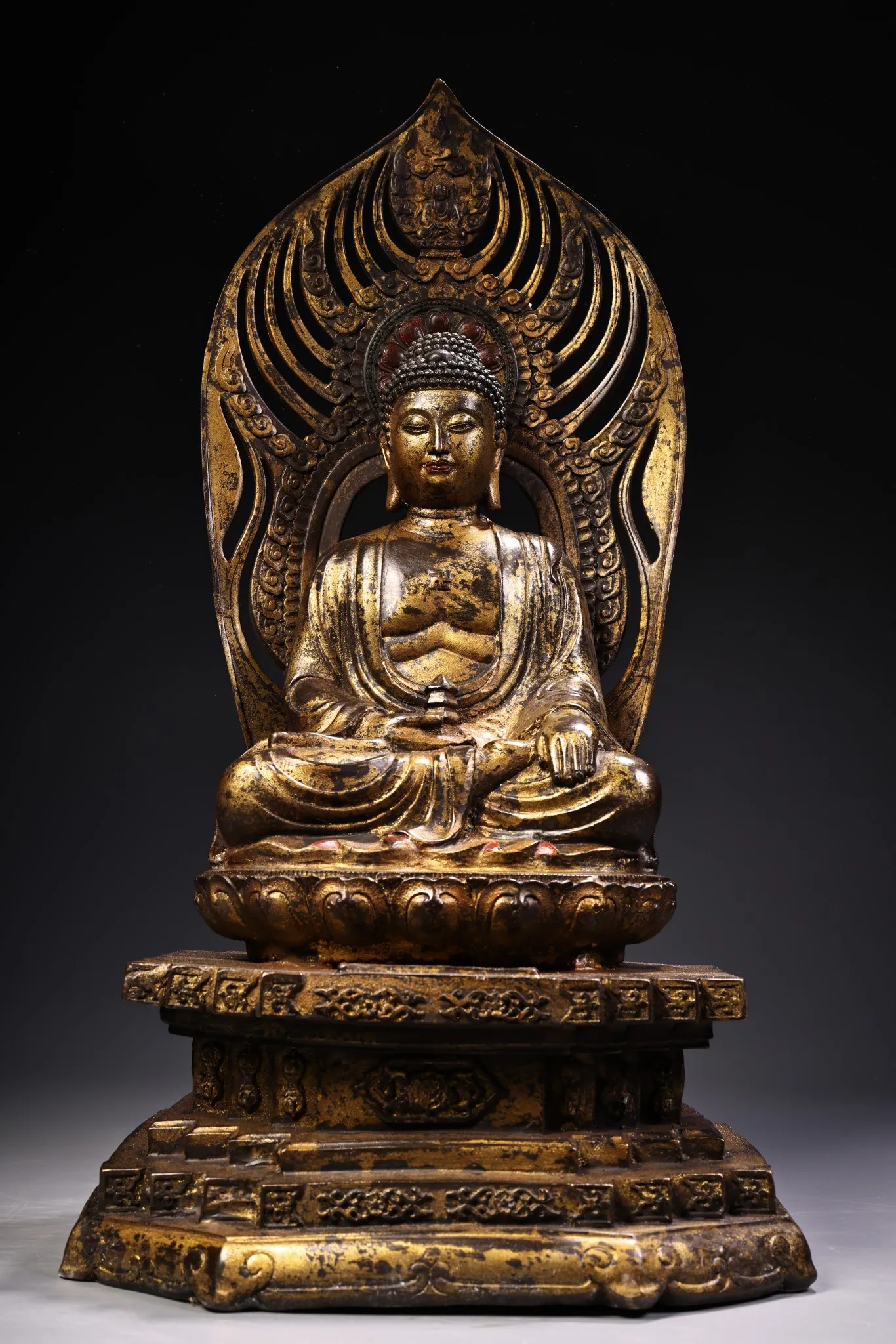

17"Tibetan Temple Collection Old Bronze Gilded Painted High Relief Parinirvana Buddha Shakyamuni Buddha Platform Worship Hall