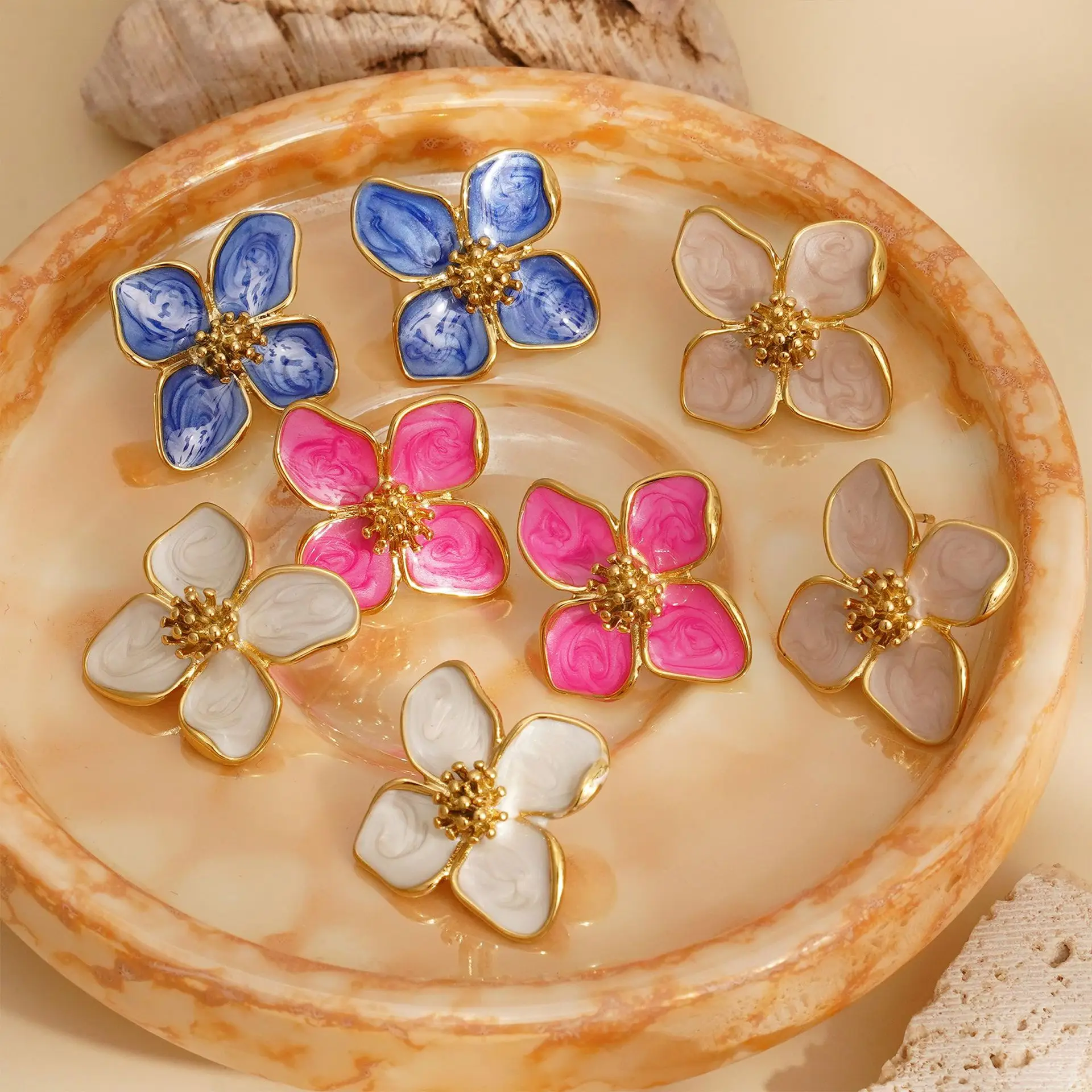 Keen on Pendientes de acero inoxidable 316 con patrón floral retro francés, esmalte en forma de gota, accesorio de tres regalos