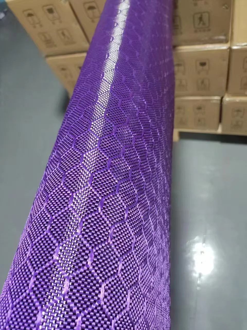 Purple 3K 240gsm Real Carbon Fiber and Polyethylene Mixed Woven Fabric, Hexagonal Honeycomb Carbon Fiber Fabric Football Pattern
