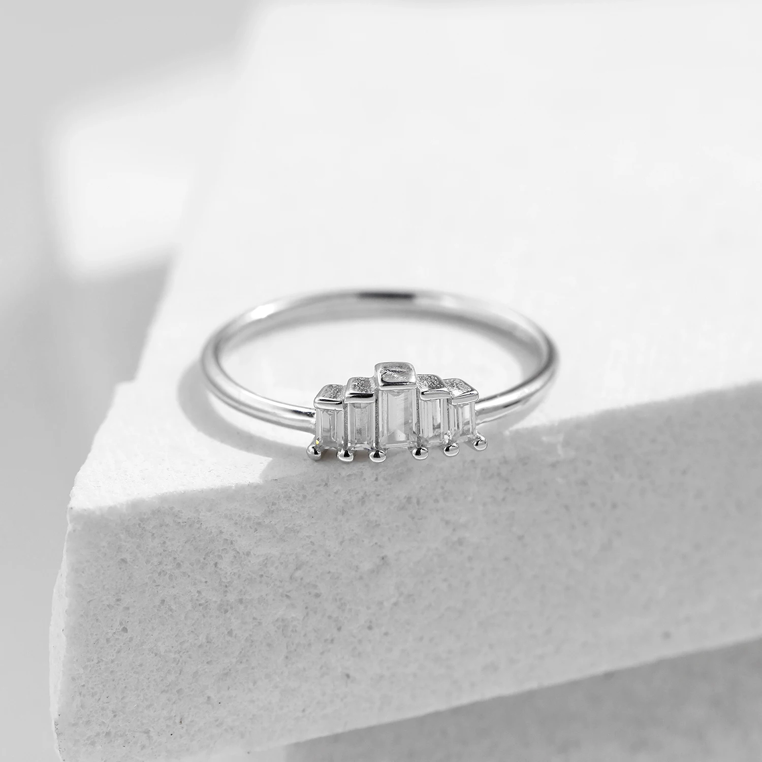 MODIAN 925 Sterling Silver Crown Clear CZ Simple Finger Ring Fashion Stackable White Gold Plated Jewelry For Women Gifts