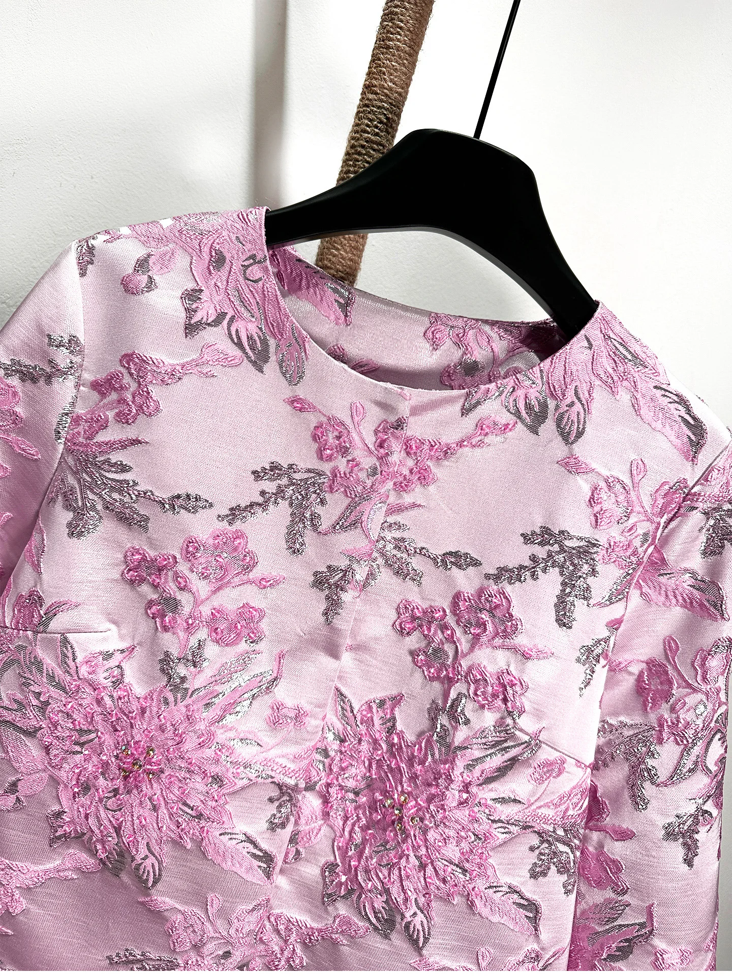 الفرنسية الأنيقة الاجتماعية جولة الرقبة طويلة الأكمام زر مخفي مطرز الجاكار تنوعا الوردي سترات قصيرة أعلى للنساء الخريف #4