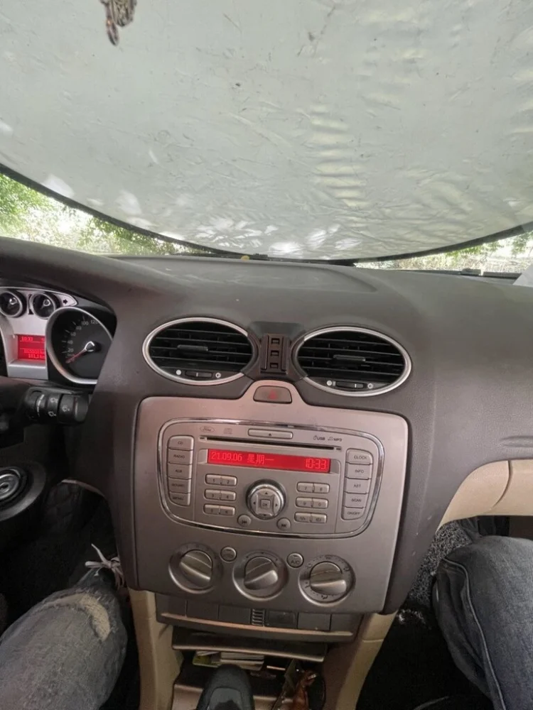 High-Quality Car Phone Holder And Base For 2005-2011 Ford Focus C307, Which Will Not Block The Driver's View After Installation