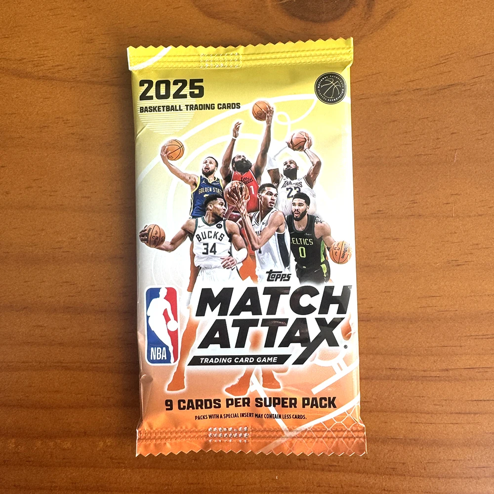لعبة بطاقات كرة السلة KAYOU 2025 NBA - حزمة Attax Topps Super Pack مع 90 بطاقة إدراجات مثيرة ورقائق ذهبية