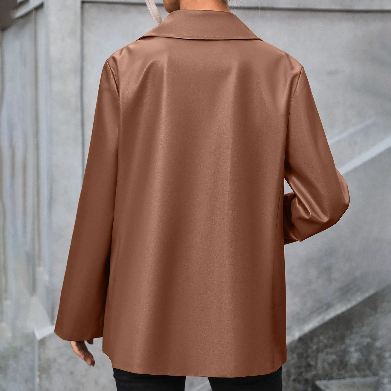 Рисунок 3 - Свободный женский однотонный костюм