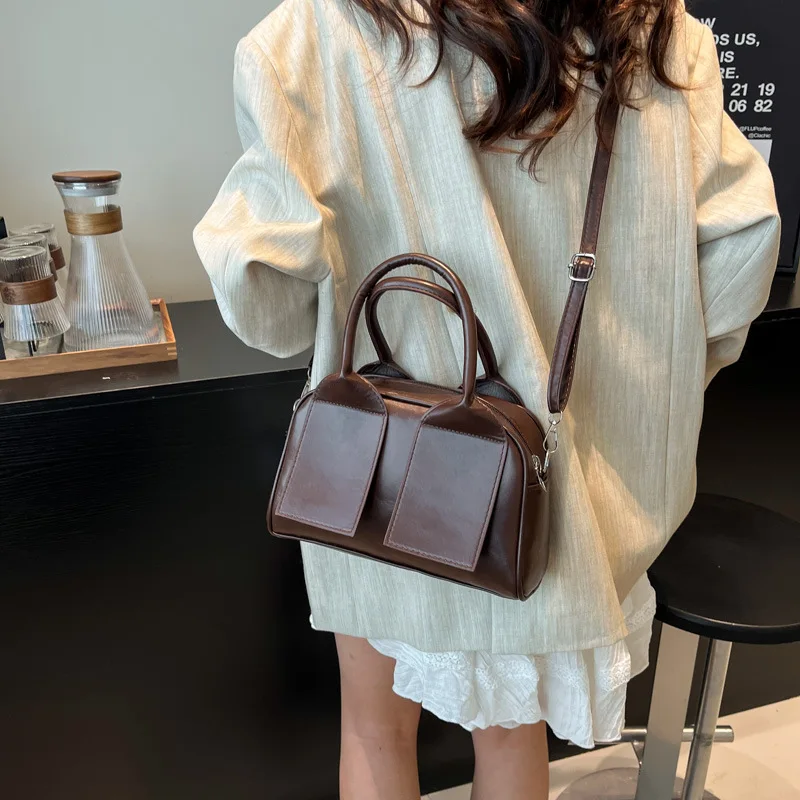 bolsa-crossbody-2025-novo-design-de-nicho-bolsa-de-travesseiro-portatil-tendencia-bolsa-de-ombro-versao-coreana-atacado-grande-capacidade