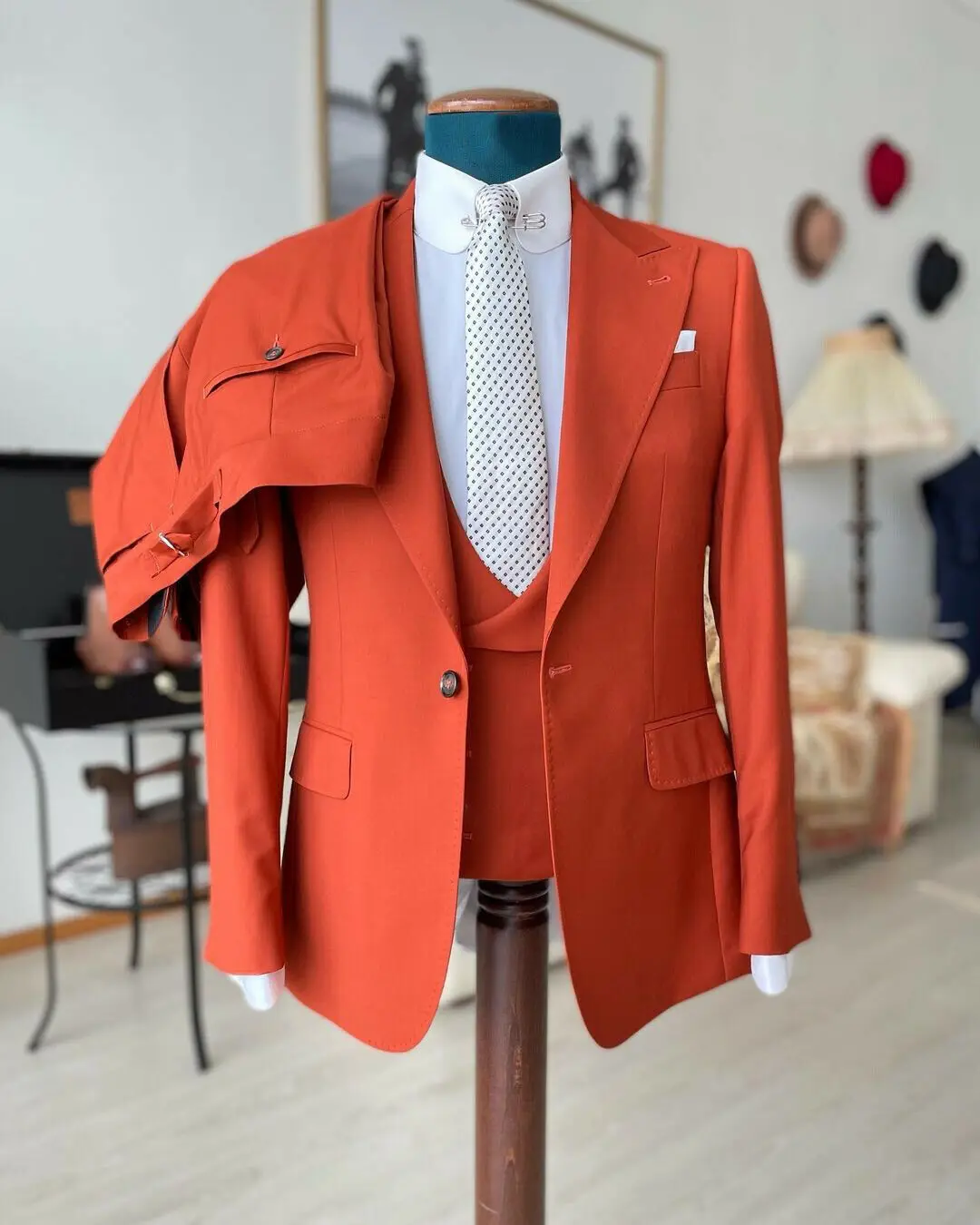 Orange Work Wear Men Suit Tailor-Made 3 Pieces Blazer Vest Pants One Button Fit Slim Formal Business Causal Party Host Tailored